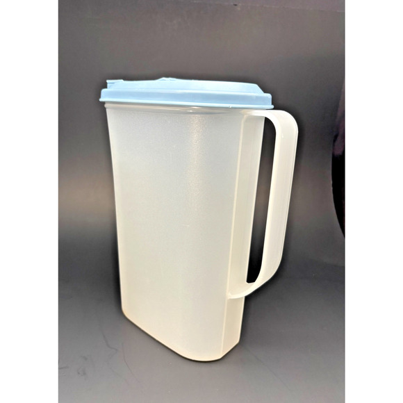 Vintage Tupperware - 2 Quart Slim Line Pitcher, Fits in Door, Blue Lid - Picture 12 of 13